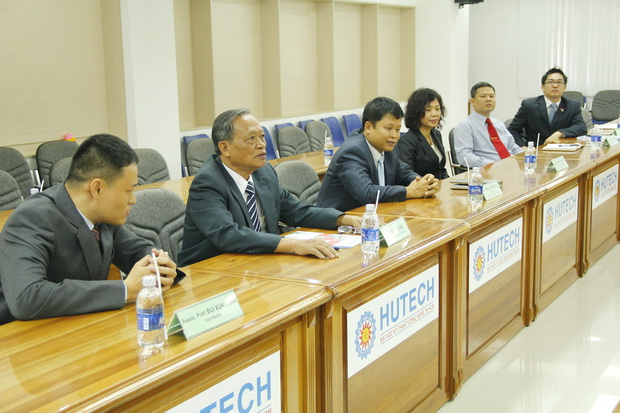 OUM & HUTECH launched Bachelor & Doctorate programs 4