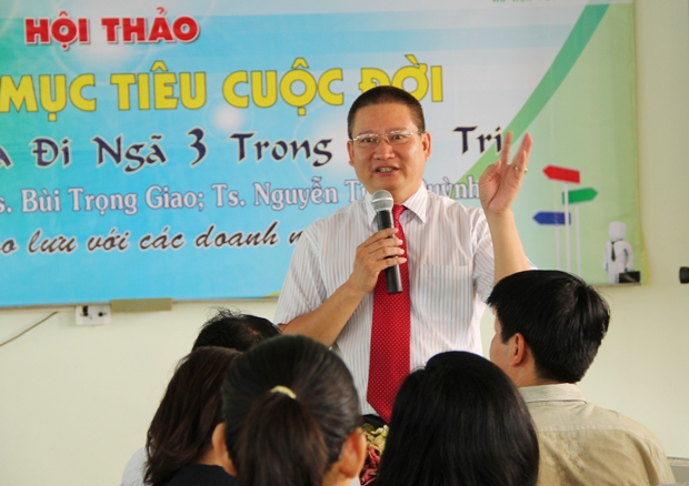 Sinh viên HUTECH với Hội thảo "Xác lập mục tiêu cuộc đời và giao lưu doanh nghiệp" 14