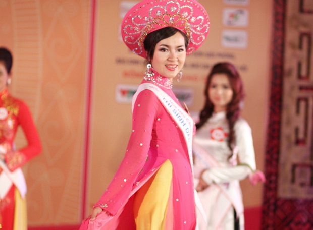 Hai thí sinh HUTECH vào Vòng Chung kết Hoa hậu các dân tộc Việt Nam 2011 14