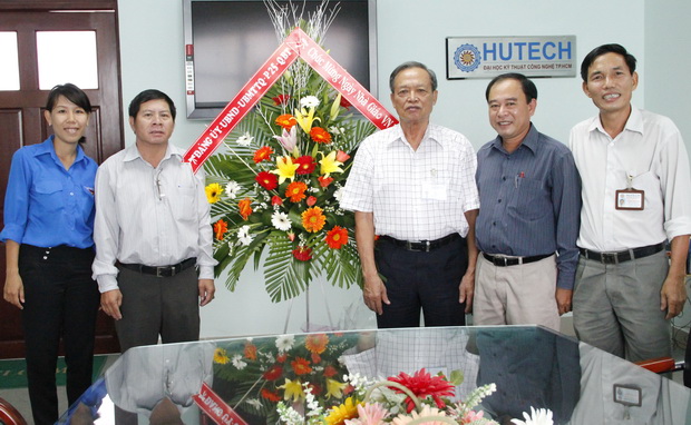 Nhiều lẵng hoa tươi thắm mừng ngày Nhà giáo Việt Nam 20-11 11