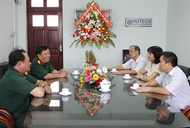 Nhiều lẵng hoa tươi thắm mừng ngày Nhà giáo Việt Nam 20-11 4