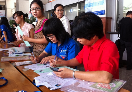 Rộn ràng tân sinh viên nguyện vọng 2 làm thủ tục nhập học 4