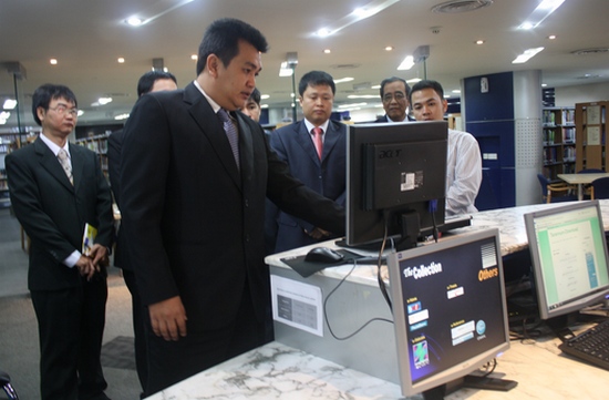 Lãnh đạo HUTECH thăm và làm việc với Đại học Mở Malaysia (OUM) 10