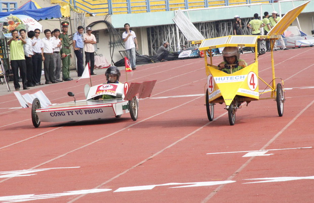 Hutech team hold fourth place in the " Solar Car Racing 2011" competition 11