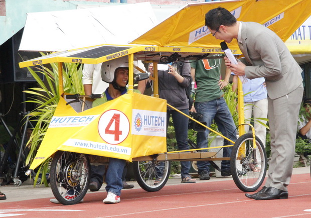 Hutech team hold fourth place in the " Solar Car Racing 2011" competition 20