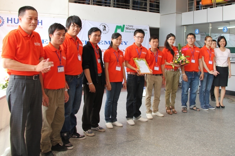 Sôi nổi ra mắt Câu lạc bộ sinh viên Quốc tế HUTECH 16