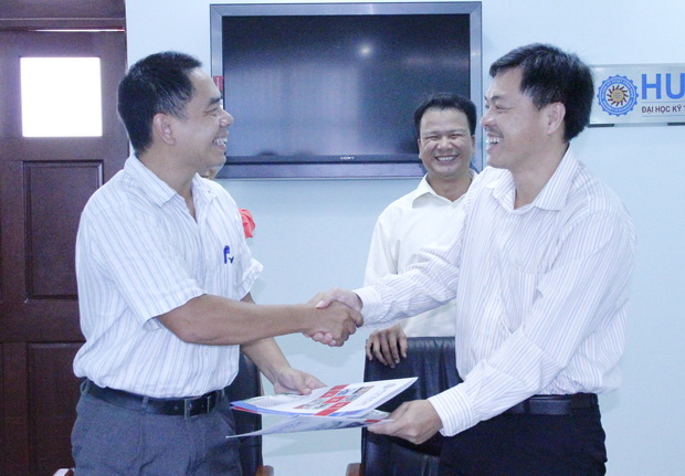 HUTECH và Công ty SYNTAX ký kết ghi nhớ hợp tác 5