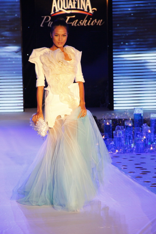 Hutech students won two highest prizes in the “Aquafina Pure Fashion 2011“ competition 35