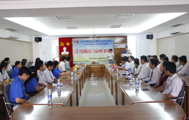 Chi đoàn Cán bộ và Chi đoàn Giảng viên long trọng tổ chức Lễ trưởng thành Đoàn cho 18 đồng chí 11