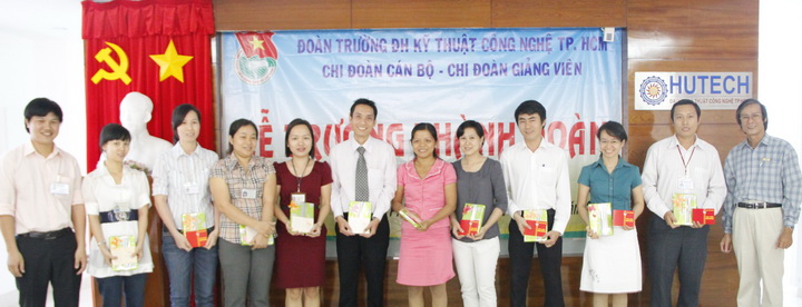 Chi đoàn Cán bộ và Chi đoàn Giảng viên long trọng tổ chức Lễ trưởng thành Đoàn cho 18 đồng chí 17