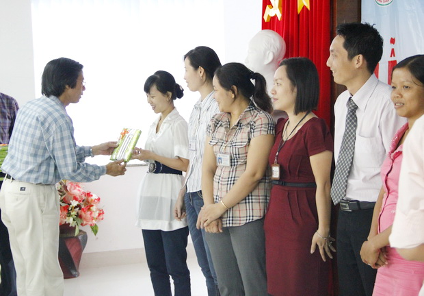 Chi đoàn Cán bộ và Chi đoàn Giảng viên long trọng tổ chức Lễ trưởng thành Đoàn cho 18 đồng chí 4