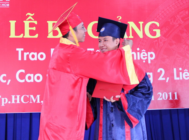Hơn 400 tân kỹ sư, cử nhân Văn bằng 2, Liên thông, Chính qui bậc ĐH, CĐ nhận bằng tốt nghiệp 10