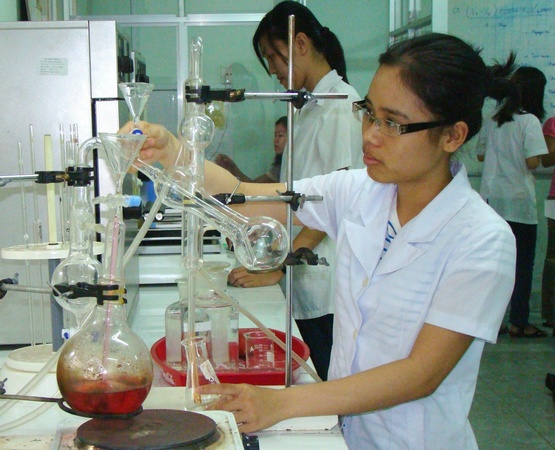 Lấy bằng đại học hệ vừa làm vừa học tại HUTECH 28