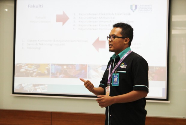 ĐH Pahang (Malaysia) tìm hiểu về hoạt động của Đoàn Thanh niên và Hội Sinh viên HUTECH 12