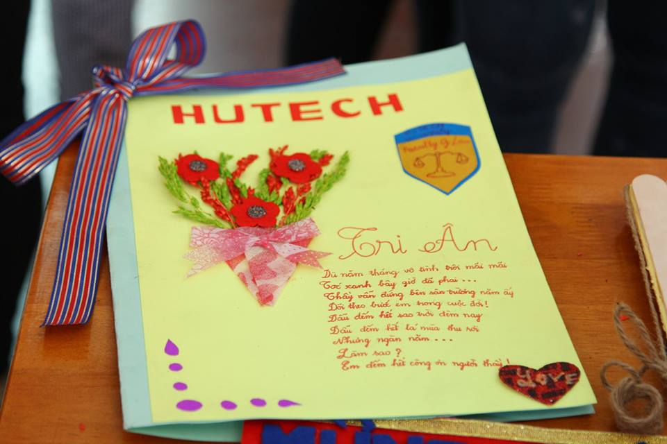 Meaningful acts of HUTECH students on Vietnamese Teachers’ Day (November 20) 63