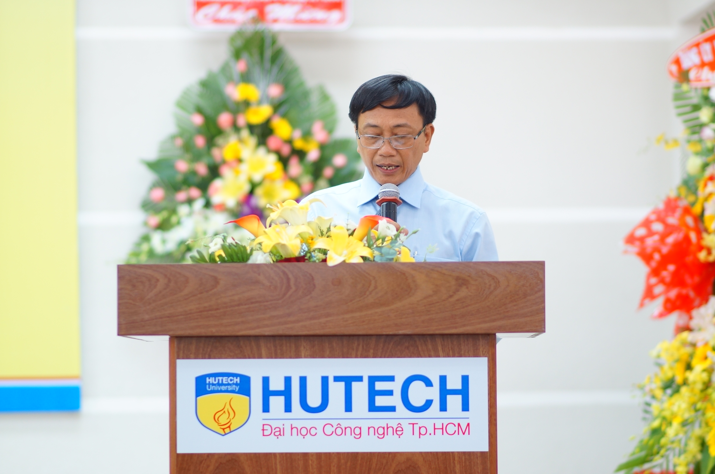 HUTECH tưng bừng tổ chức lễ khai giảng năm học 2014 - 2015 70