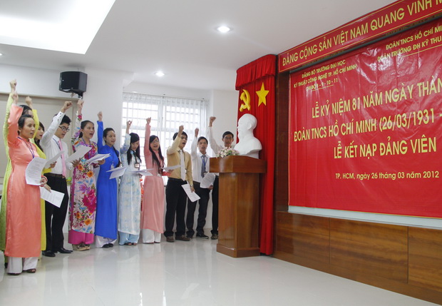 HUTECH kết nạp Đảng 11 đoàn viên ưu tú đúng dịp kỷ niệm 81 năm ngày thành lập Đoàn TNCS HCM 16