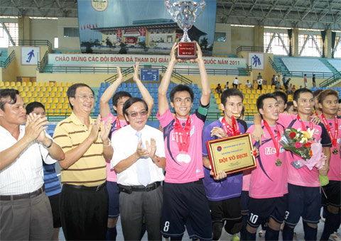 Cựu đội trưởng đội bóng đá HUTECH ghi bàn thắng ấn định đưa Thái Sơn Nam vào VCK futsal châu Á 2012 13