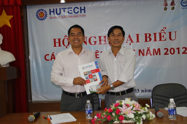HUTECH tổ chức thành công Hội nghị Cán bộ - Viên chức năm 2012 5