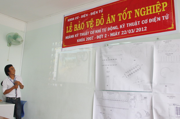 Nhiều đề tài có tính ứng dụng cao trong Lễ bảo vệ đồ án tốt nghiệp đợt 2, khoa Cơ – Điện – Điện tử 17