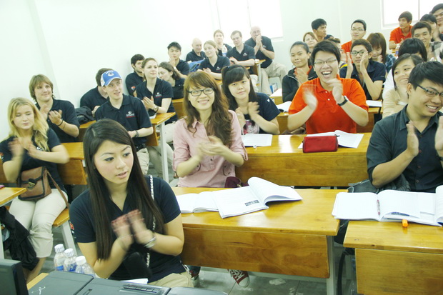 Sôi nổi chương trình giao lưu giữa sinh viên HUTECH và Đại học Capilano (Canada) 45
