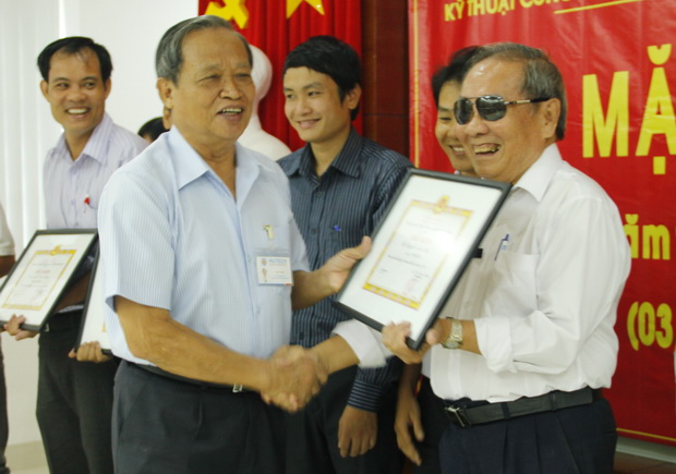 HUTECH tổ chức họp mặt toàn thể Đảng bộ Nhà trường 11