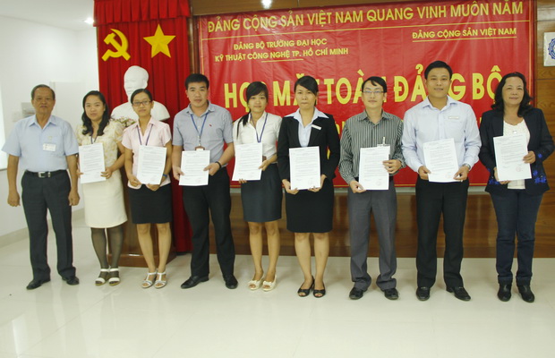 HUTECH tổ chức họp mặt toàn thể Đảng bộ Nhà trường 23