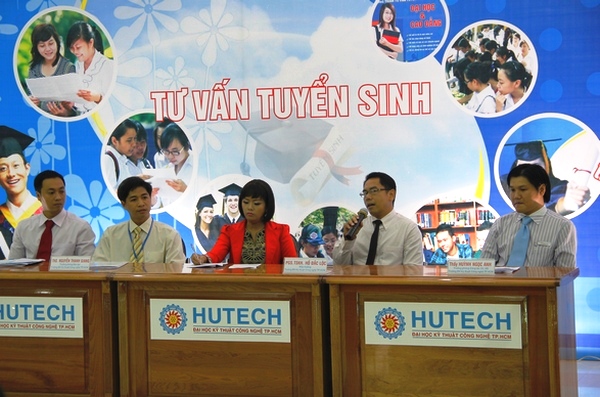 VTV2 truyền hình trực tiếp Tư vấn tuyển sinh 2012 tại HUTECH 15