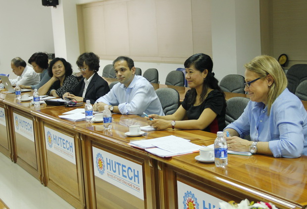 Research Delegation from MOET and World Bank visited Hutech 4