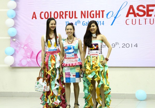 Ngập tràn sắc màu ASEAN trong đêm chung kết Gala Tiếng Anh lần IV  30