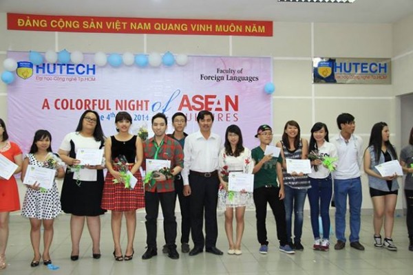 Ngập tràn sắc màu ASEAN trong đêm chung kết Gala Tiếng Anh lần IV  151