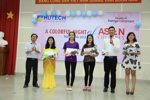 Ngập tràn sắc màu ASEAN trong đêm chung kết Gala Tiếng Anh lần IV  156