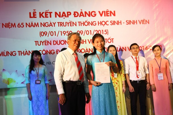 Tưng bừng "Đêm hội văn hóa kỷ niệm Ngày truyền thống Học sinh – Sinh viên Việt Nam"  48