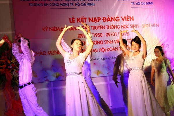 Tưng bừng "Đêm hội văn hóa kỷ niệm Ngày truyền thống Học sinh – Sinh viên Việt Nam"  66