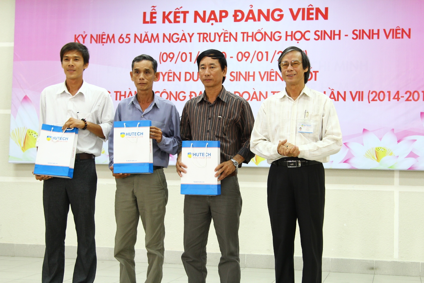 Trường THPT đầu tiên đến tham quan, tìm hiểu thực tế tại HUTECH  46