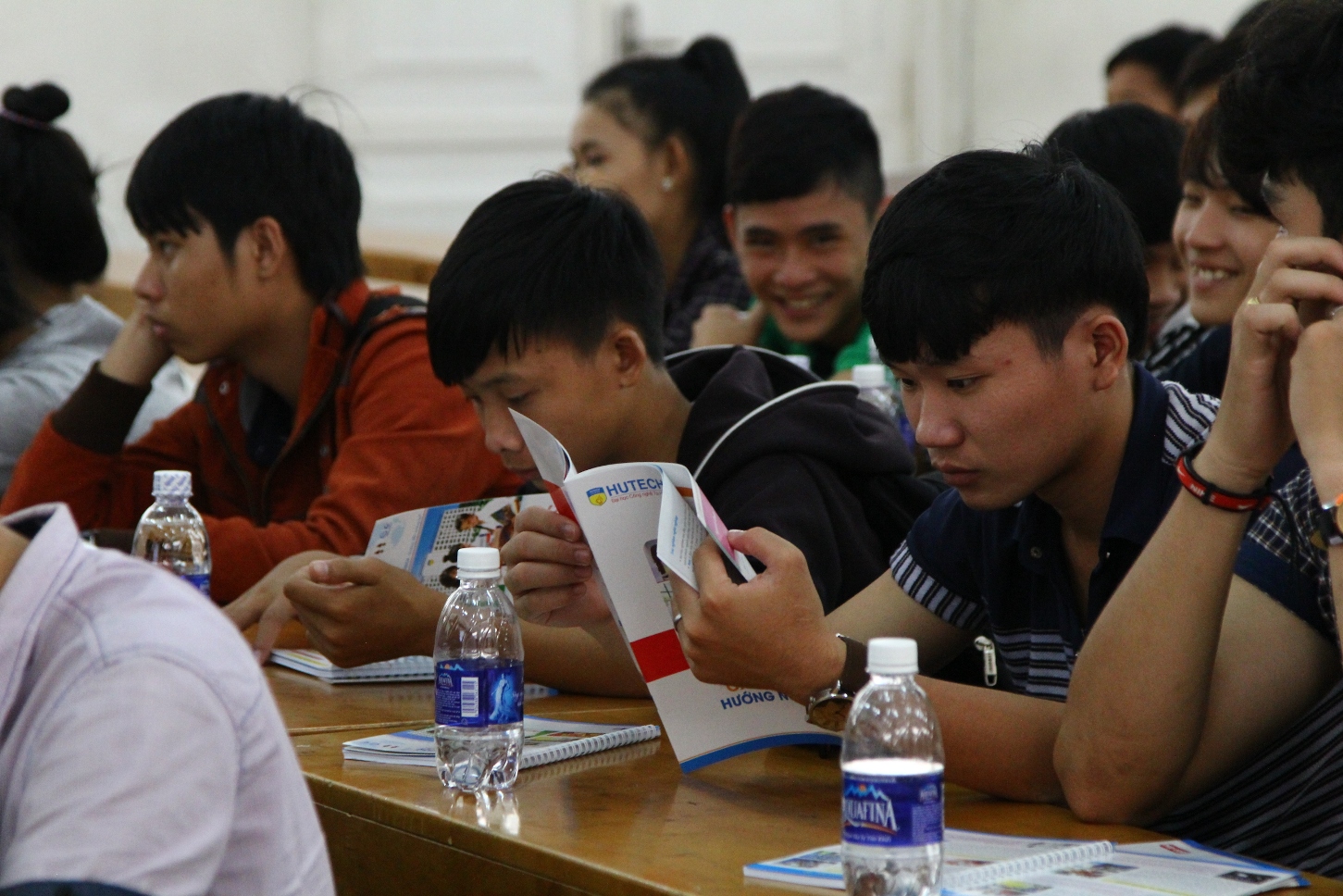 Trường THPT đầu tiên đến tham quan, tìm hiểu thực tế tại HUTECH  77