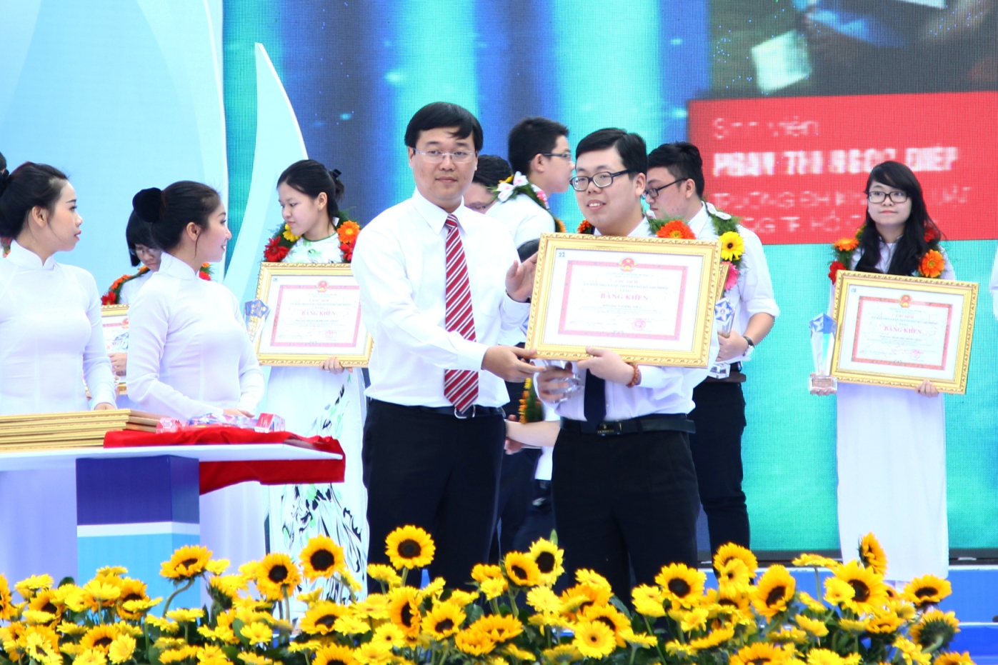 Sinh viên HUTECH được tuyên dương tại Lễ kỷ niệm 65 năm ngày truyền thống HS-SV Việt Nam 13