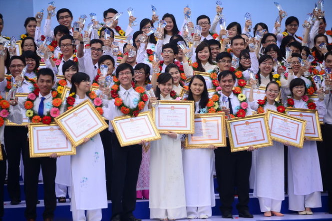 Sinh viên HUTECH được tuyên dương tại Lễ kỷ niệm 65 năm ngày truyền thống HS-SV Việt Nam 23
