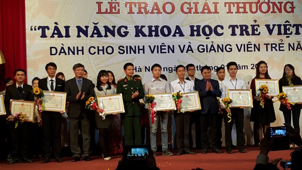 SV HUTECH nhận giải thưởng “Tài năng khoa học trẻ Việt Nam” năm 2014 16