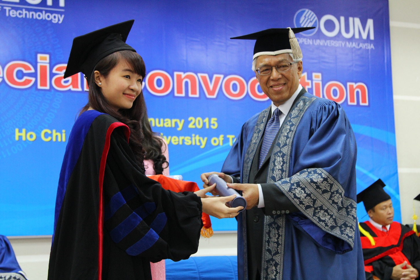 Tưng bừng lễ trao bằng tốt nghiệp chương trình MBA của HUTECH-OUM  6