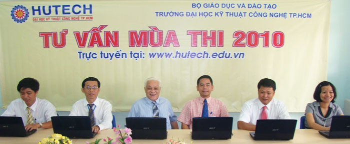 Thêm 3 học sinh nhận được học bổng từ HUTECH 6
