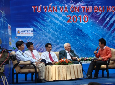 Truyền hình trực tiếp “Tư vấn & Ôn thi đại học” 2010 tại HUTECH 14