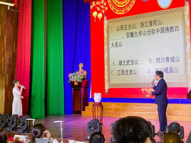 Sinh viên Khoa Trung Quốc học đạt giải Khuyến khích cuộc thi “Nhịp cầu Hán ngữ” 12