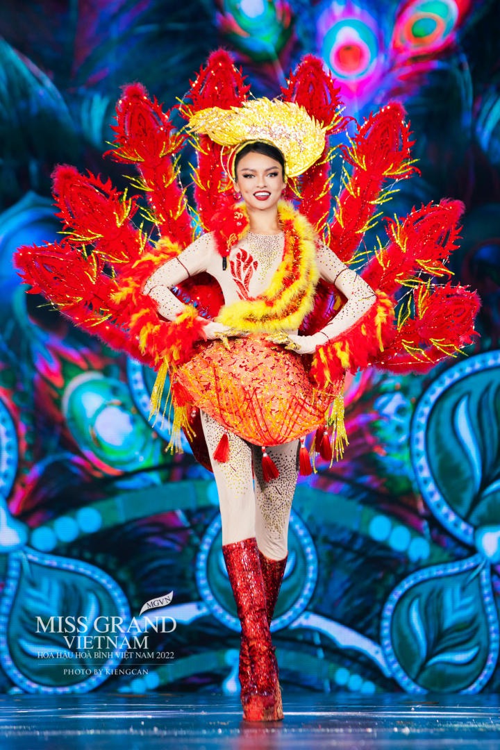 Đêm thi Trang phục Văn hóa Dân tộc Miss Grand Vietnam 2022 rạng ngời mẫu thiết kế của sinh viên HUTECH 55