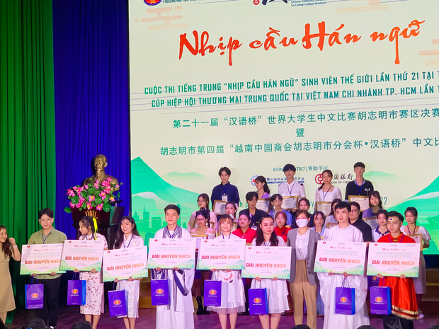 Sinh viên Khoa Trung Quốc học đạt giải Khuyến khích cuộc thi “Nhịp cầu Hán ngữ” 48