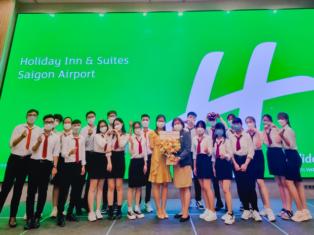 Sinh viên HUTECH cùng "Hotel Tour" tham quan thực tế tại Holiday Inn & Suites Saigon Airport 23