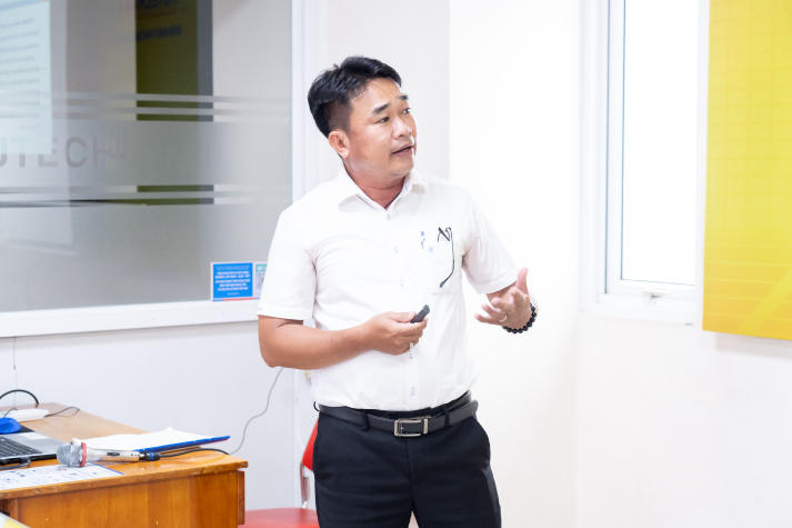21 học viên cao học HUTECH bảo vệ luận văn/đề án Thạc sĩ ngành Luật kinh tế với loạt đề tài sát thực tiễn 76