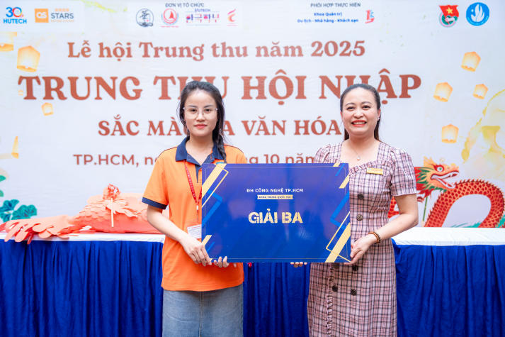 “Trung thu Hội nhập - Sắc màu đa văn hóa” tại HUTECH: Gắn kết sinh viên, lan tỏa giá trị văn hóa 160