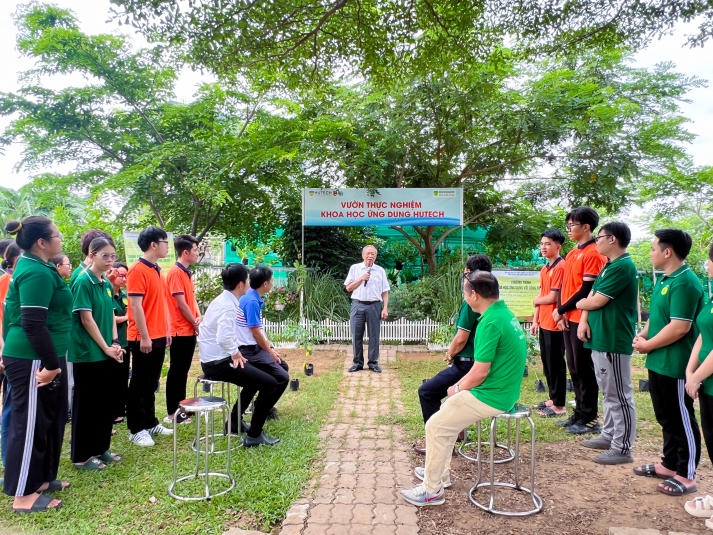 Sinh viên Viện Khoa học Ứng dụng tạo mảng xanh cho khuôn viên Hitech Park Campus 31