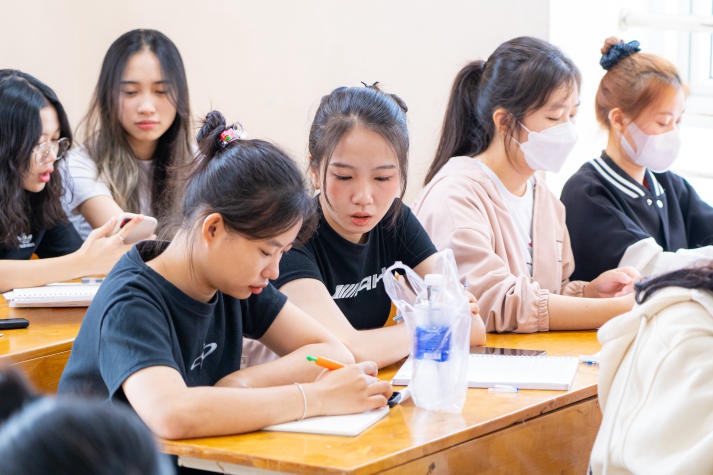 Sinh viên Khoa Hàn Quốc học tìm hiểu văn hóa, xã hội Hàn Quốc hiện đại cùng GS. Yoo Kwon Jong 62